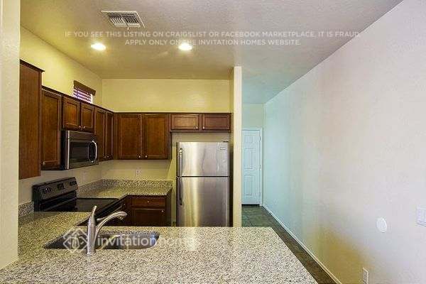 Building Photo - 9848 E Escondido Ave