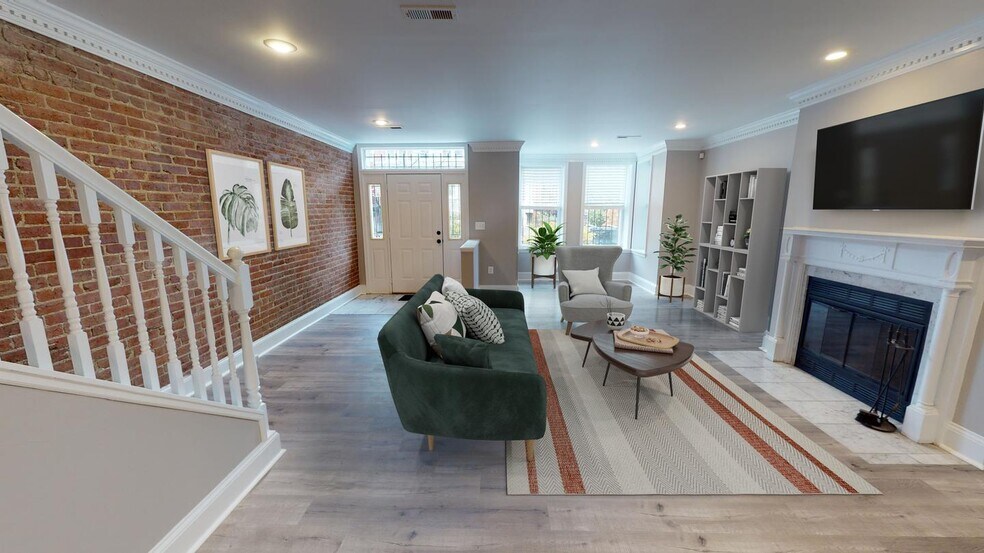 Building Photo - Stunningly renovated Bloomingdale townhous...