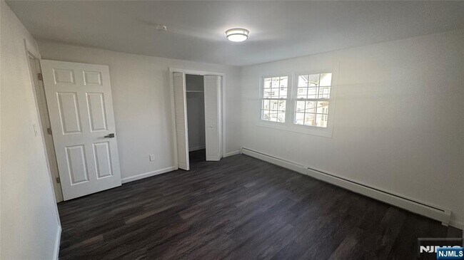 Building Photo - 31 Chestnut St