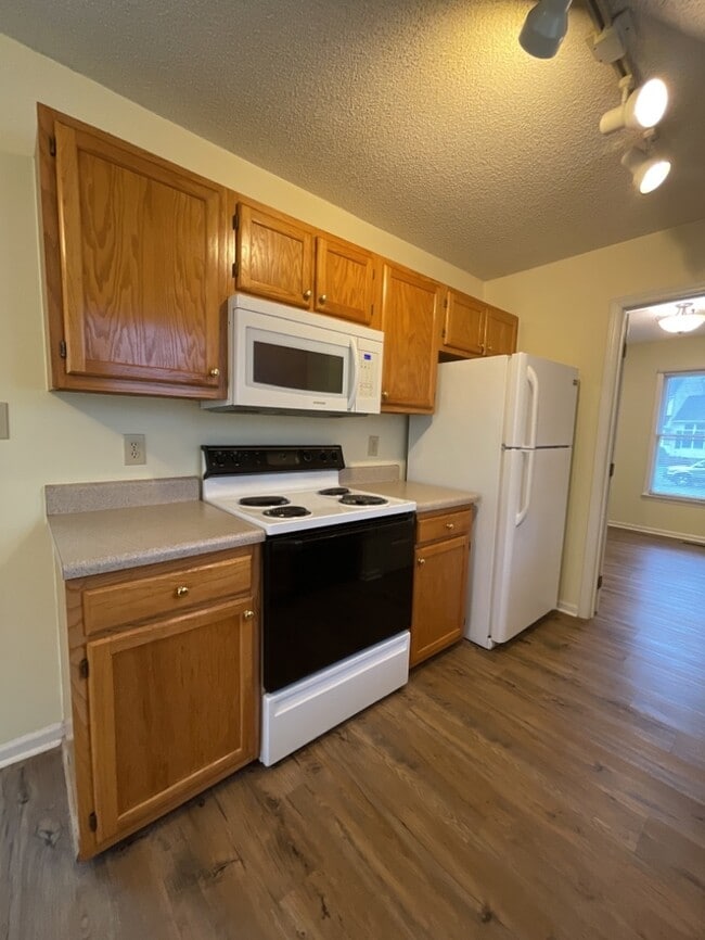 Building Photo - 2312 Faucette Ave