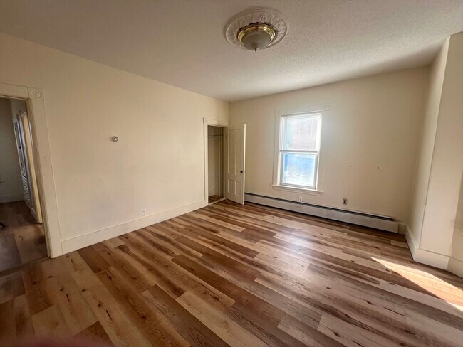 Building Photo - 14 Richmond St