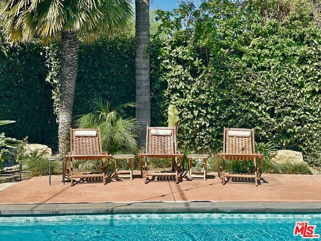 Building Photo - 22428 Victory Blvd