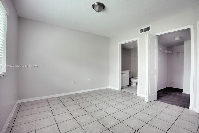 Building Photo - 3398 NE 9th Dr