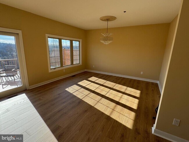 Building Photo - 327 Overlook Ln