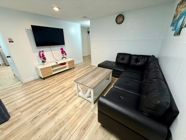 Building Photo - Eighth Ave - 760