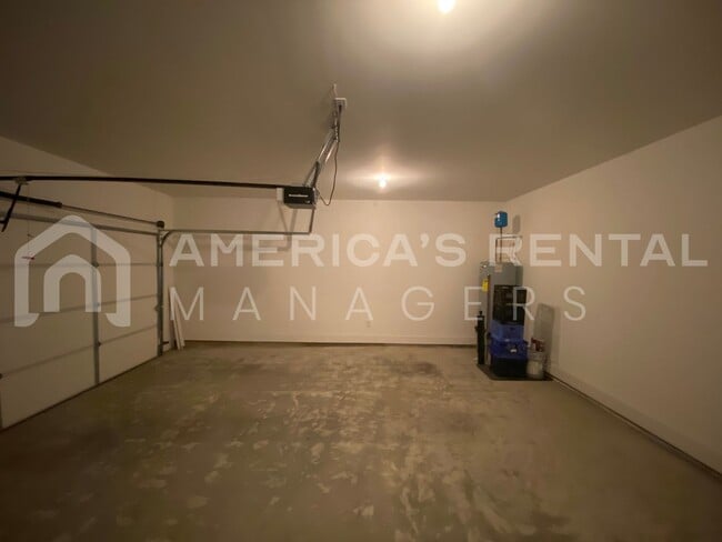 Building Photo - Large Townhome for Rent in Gardendale... Available to View Now!