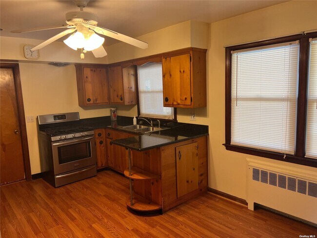 Building Photo - 38 Cromwell Pl