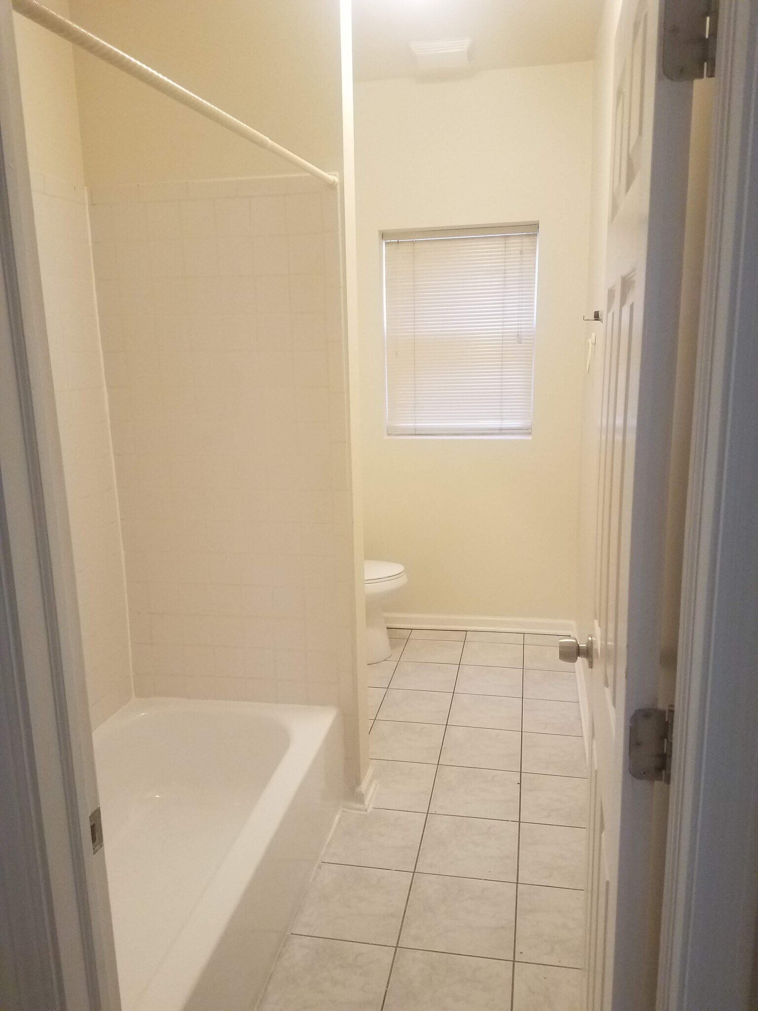 Building Photo - 7141 S Euclid Ave