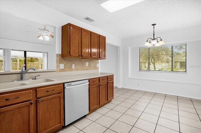 Building Photo - 601 Tomlinson Terrace