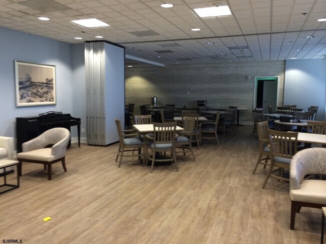 Building Photo - 101 S Plaza Pl