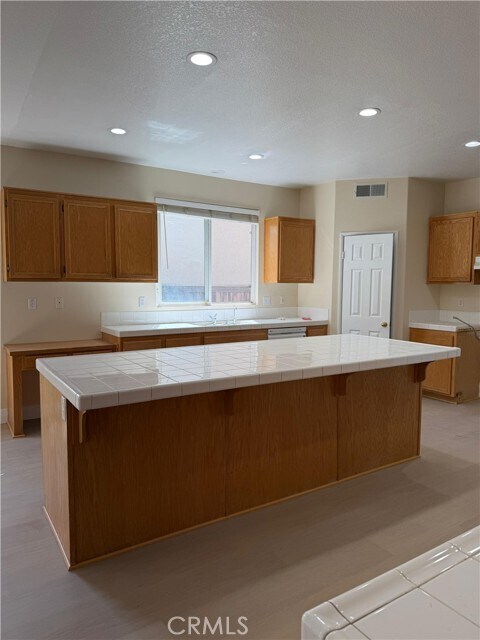 Building Photo - 23656 Morning Glory Dr