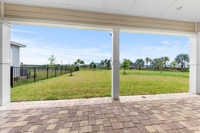 Building Photo - 3 Bedroom, 2.5 Bath Townhome in BEACHWALK ...