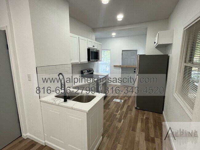 Building Photo - Updated NE Home, Garage, Section 8 OK! Fenced!