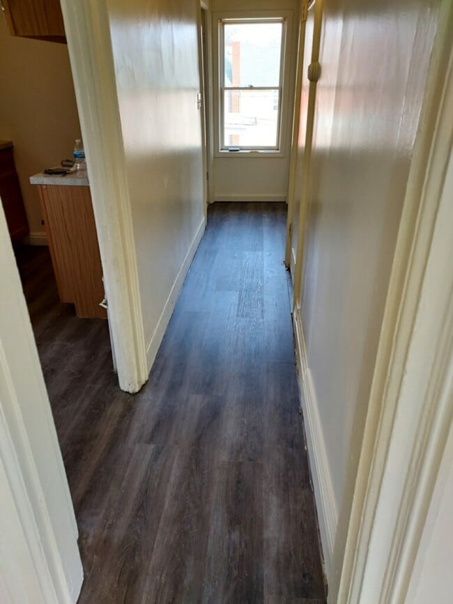 Building Photo - 524 Hallett St