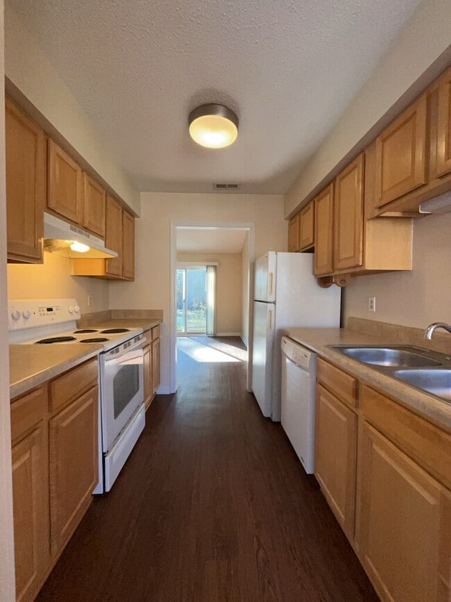 Building Photo - 2119 Rolling Ridge Dr