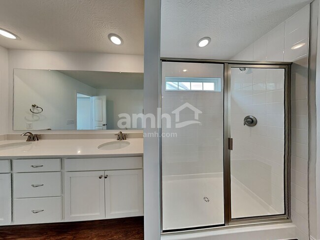 Building Photo - 8276 Northpoint Dr