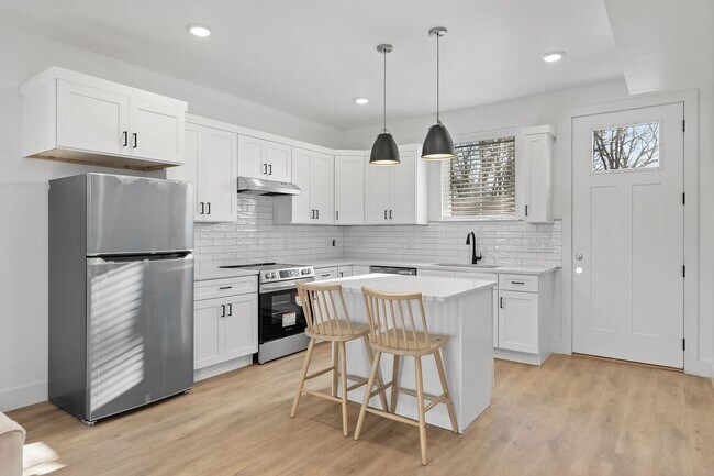 Building Photo - 1758 S Highland Park Ave