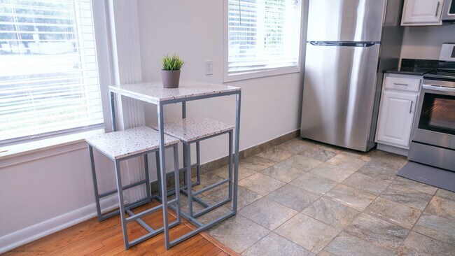 Building Photo - Fully Furnished Ranch Home in Birmingham, MI w/ All Utilities Included