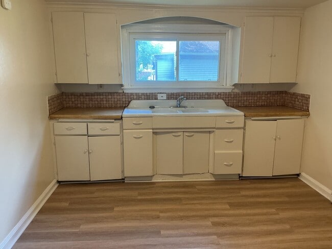 Building Photo - 3 bedroom Single Family