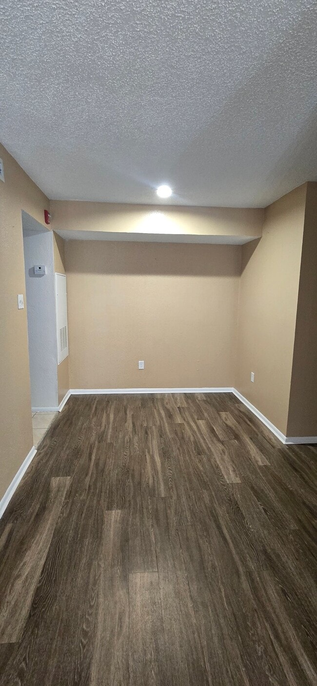 Building Photo - 3700 Idlebrook Cir