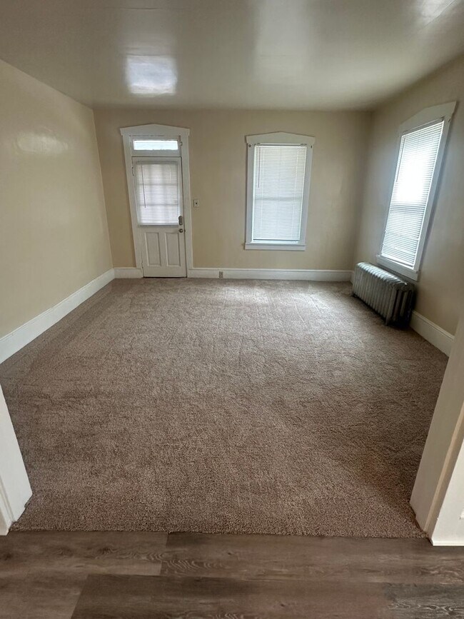 Building Photo - 226 E High St