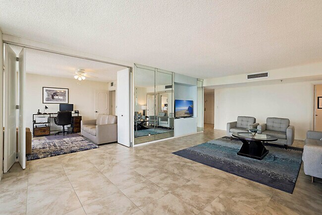 Building Photo - 2917 S Ocean Blvd