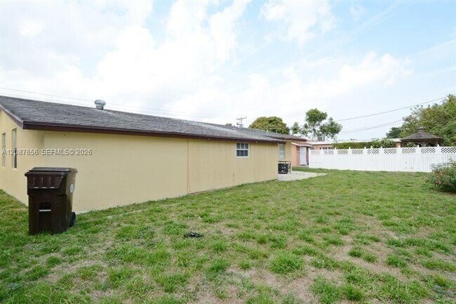 Building Photo - 4304 N Shore Dr