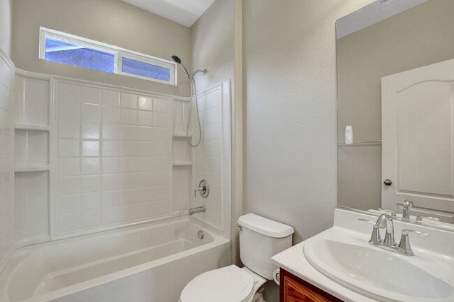 Building Photo - 3 Bedroom Split Level Home in Centennial H...
