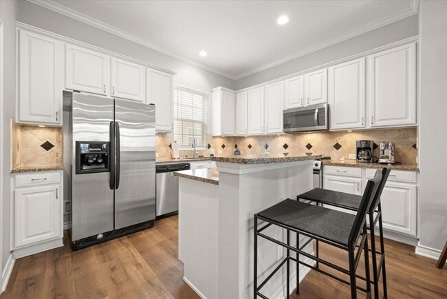 Building Photo - Welcome Home to the Heart of Addison!