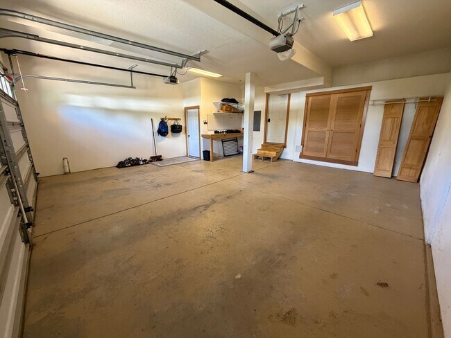 Building Photo - 3203 W 7th Ave