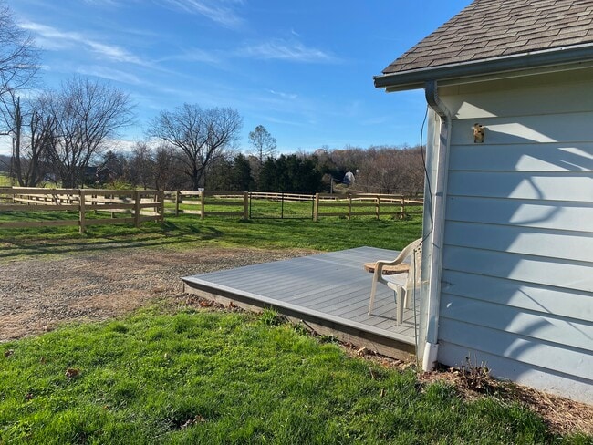 Building Photo - 266 Maple Tree Hill Rd