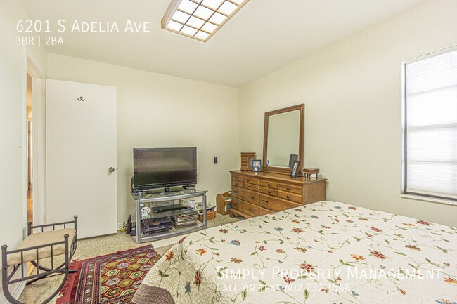 Building Photo - 6201 S Adelia Ave