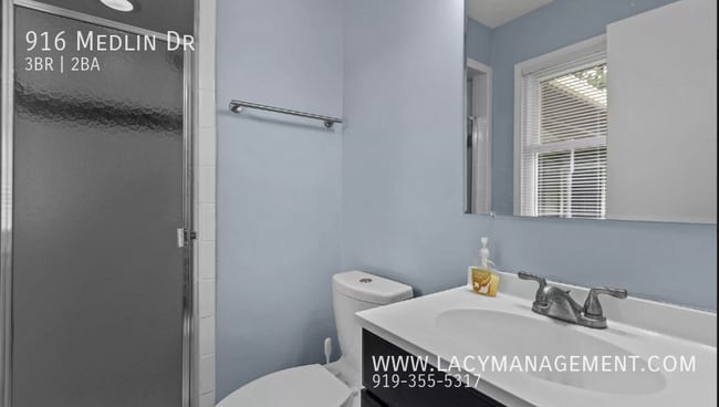 Building Photo - 916 Medlin Dr
