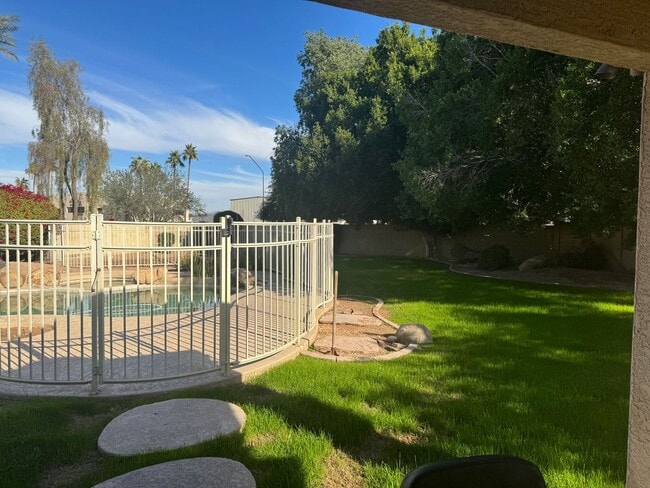 Building Photo - GORGEOUS 3 BEDROOM 2 BATH CUL DE SAC HOME FOR RENT