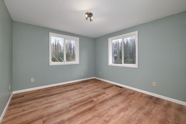 Building Photo - ADORABLE YEAR-ROUND SOLDOTNA HOME!