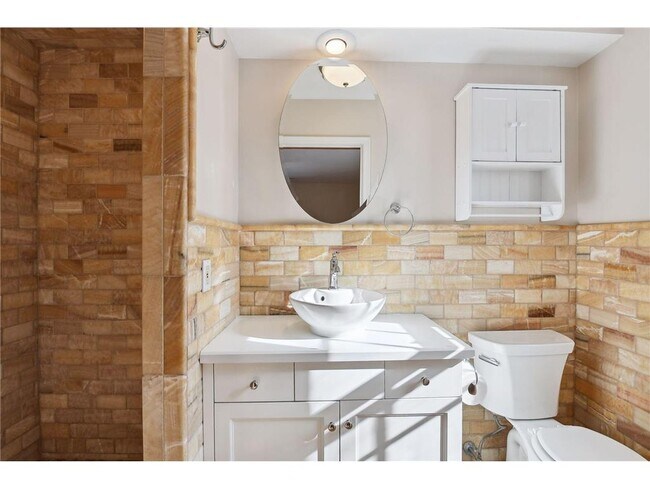 Building Photo - 5207 Doncaster Way