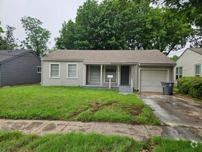 Building Photo - For Lease – Living Just Minutes from Downt...