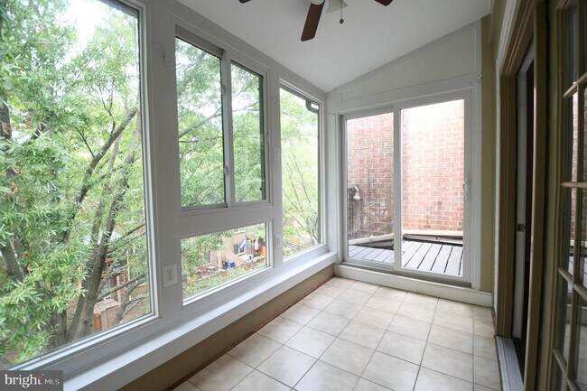 Building Photo - 601 N Tazewell St