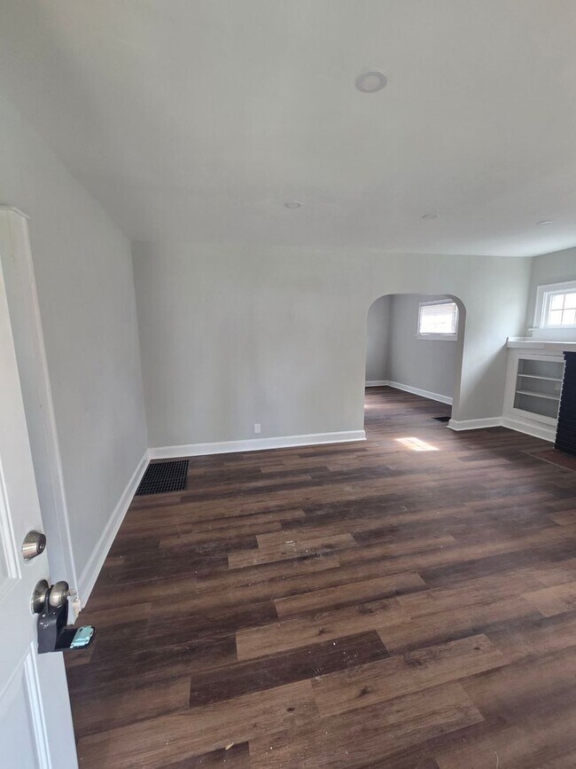 Building Photo - 3 BEDROOM SINGLE FAMILY HOME