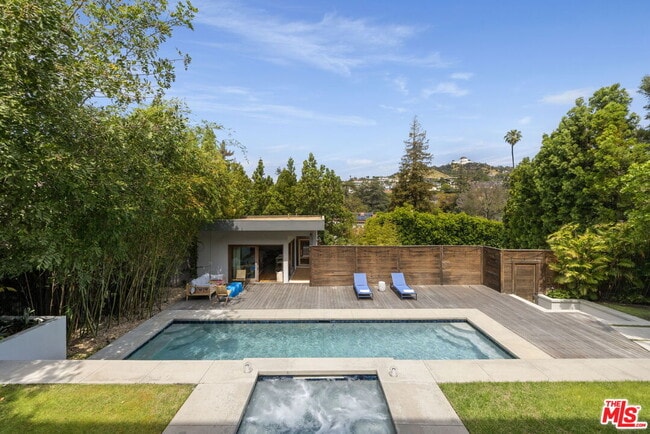 Building Photo - 2035 De Mille Dr