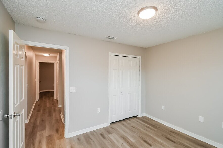 Building Photo - 84 Reeding Ridge Dr W