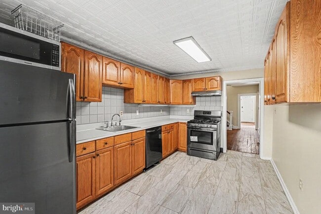 Building Photo - 229 S Fremont Ave