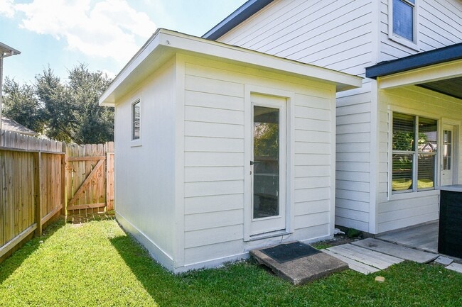 Building Photo - 9203 Split Ridge Ln