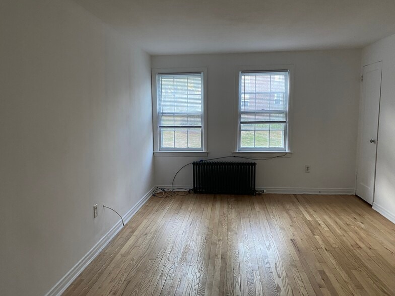 Building Photo - 5 Clarmore Dr