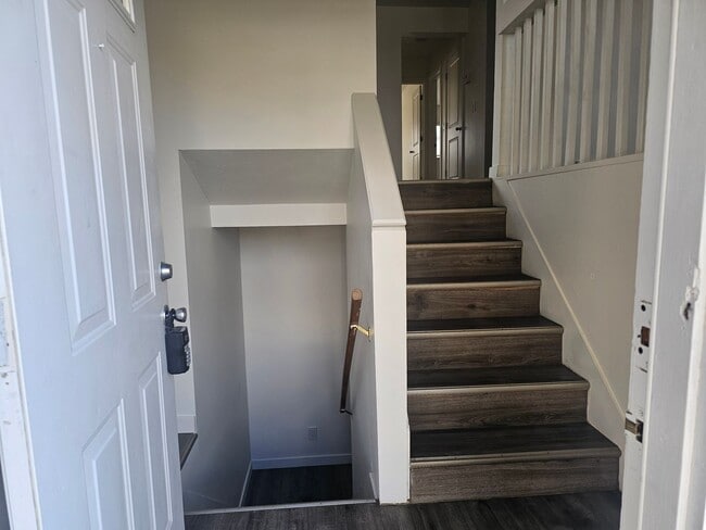 Building Photo - Check out this Beautiful 4 bedroom 2 Bathroom Home in West Valley Ut!!