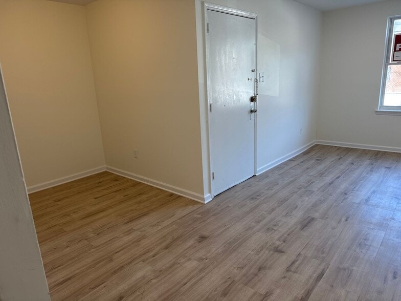 Building Photo - 9440 Woodbridge Rd