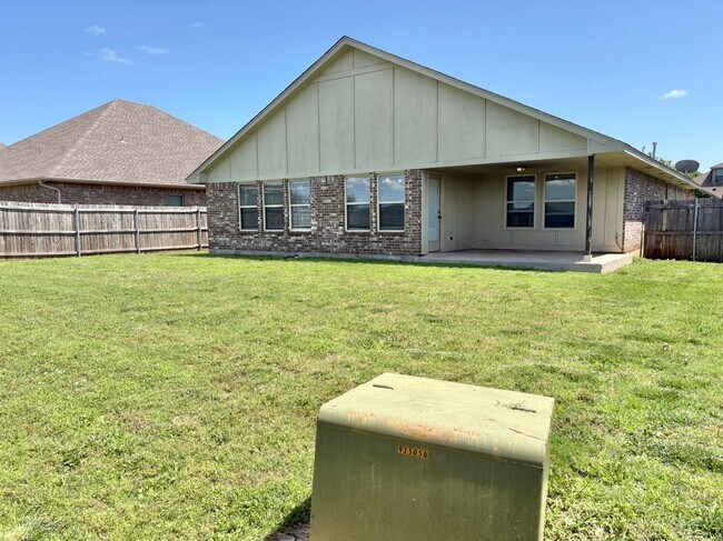 Building Photo - 709 SW 149th Pl