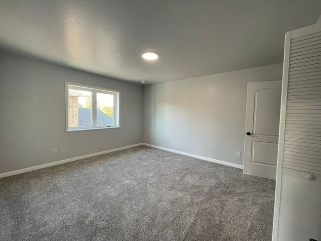 Building Photo - New Energy Efficient Constuction!