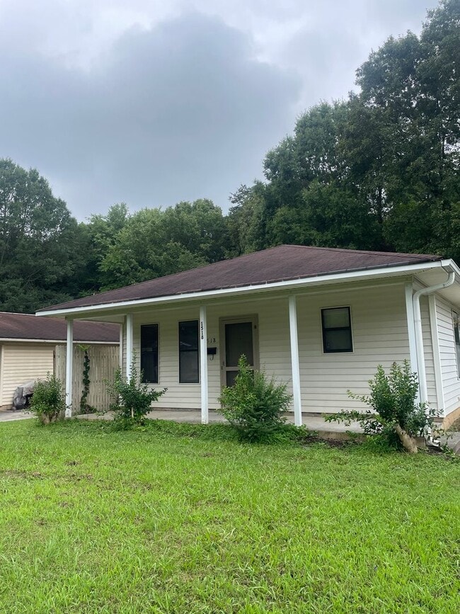 Building Photo - 1518 Longview Dr
