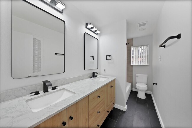 Building Photo - 715 Terryland Dr